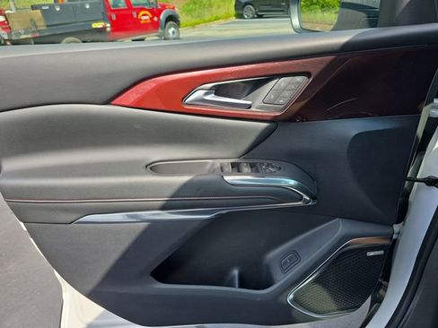 Used 2024 Chevrolet Traverse RS image 27