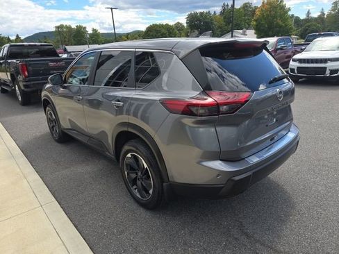 Used 2025 Nissan Rogue SV image 4