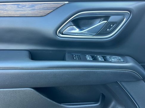 Used 2023 Chevrolet Suburban Premier image 11