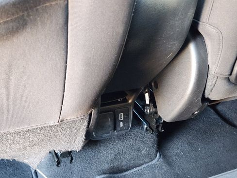 Used 2023 Chevrolet TrailBlazer LT w/ Convenience Package image 36