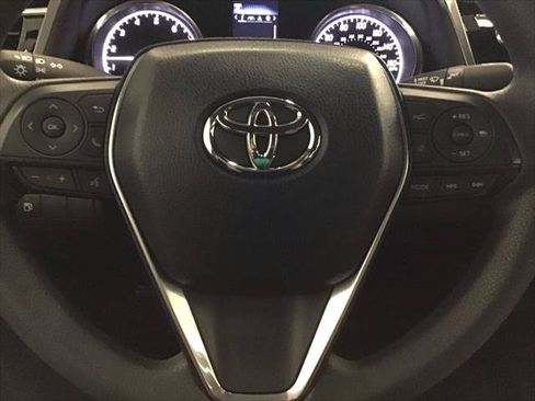 Certified 2018 Toyota Camry LE w/ Convenience Package FWD image 11
