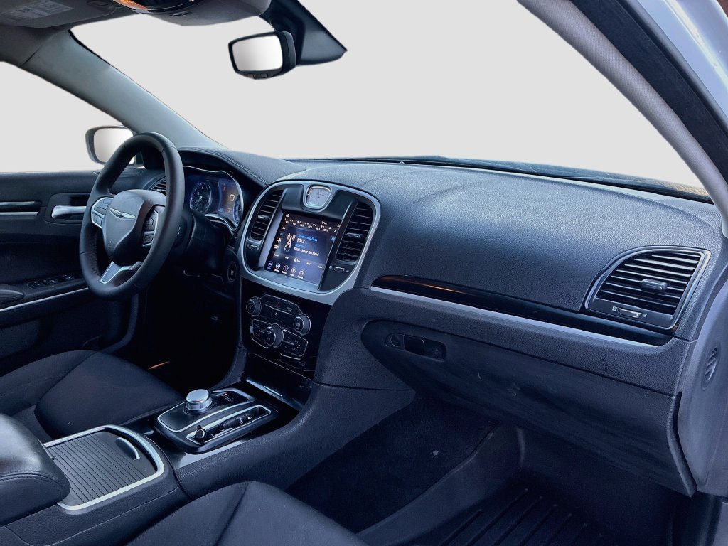 Used 2023 Chrysler 300 Touring w/ Sport Appearance Package RWD image 26