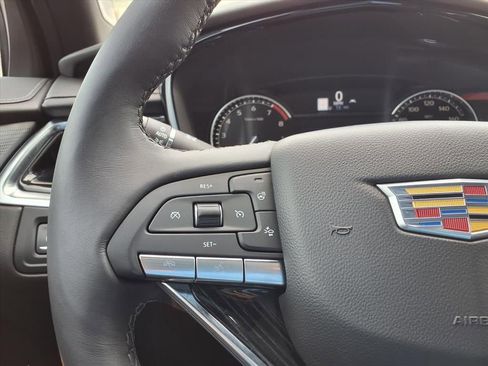 Used 2025 Cadillac XT6 Premium Luxury FWD image 26