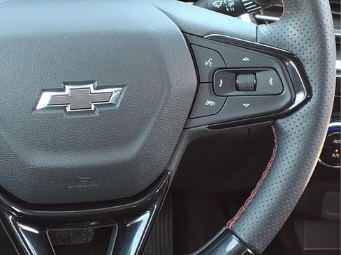 Used 2025 Chevrolet Trax RS FWD image 11