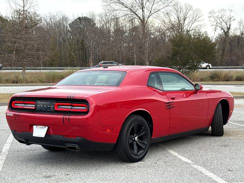Used 2015 Dodge Challenger SXT w/ Driver Convenience Group image 17