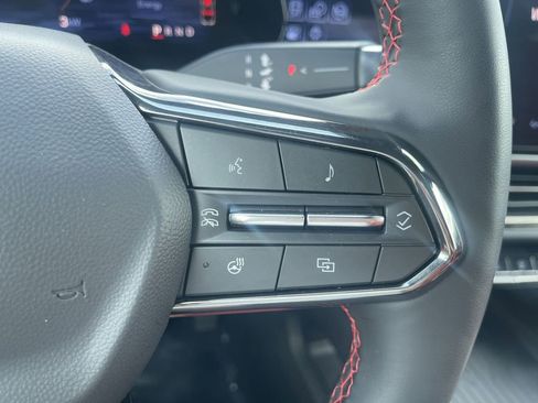 Used 2025 Chevrolet Equinox EV RS FWD image 12