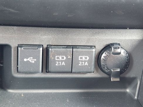 Used 2021 Toyota Highlander XLE AWD/4WD image 28