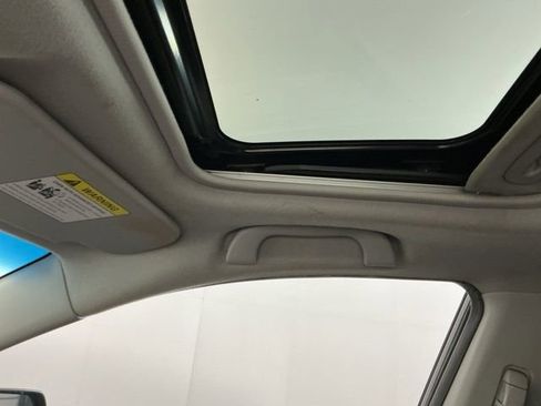 Used 2004 MAZDA MAZDA3 s w/ Moonroof & 6-CD Pkg FWD image 19