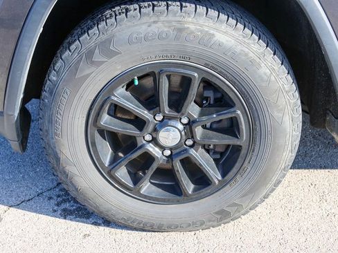 Used 2020 Jeep Grand Cherokee Laredo w/ Security & Convenience Group image 7