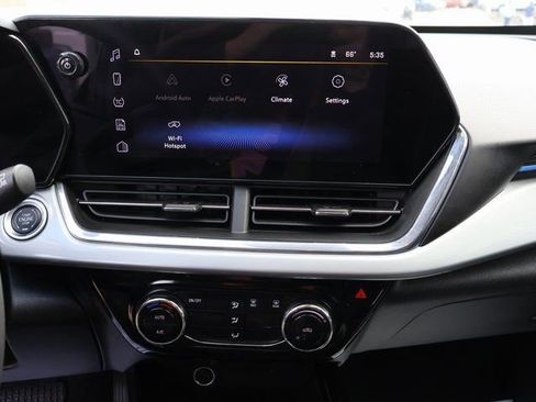 Certified 2025 Chevrolet Trax LT FWD image 25