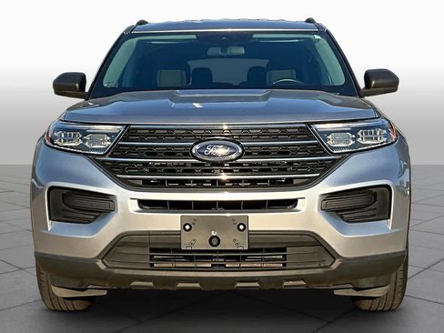 Used 2022 Ford Explorer XLT AWD/4WD image 3