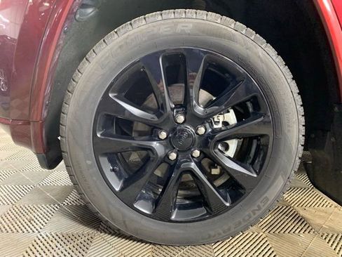 Used 2018 Jeep Grand Cherokee Altitude AWD/4WD image 33