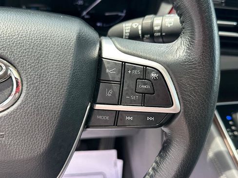 Used 2024 Toyota Sienna XLE FWD image 22