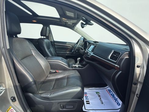 Used 2016 Toyota Highlander Limited Platinum w/ Four Season Floor Mat Package AWD/4WD image 46