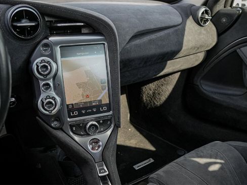 Used 2018 McLaren 720S image 26