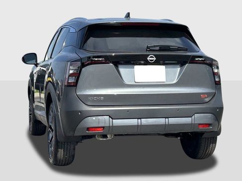 New 2026 Nissan Kicks SR image 3
