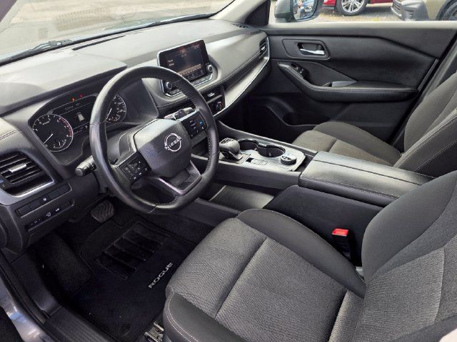 Used 2025 Nissan Rogue SV AWD/4WD image 19