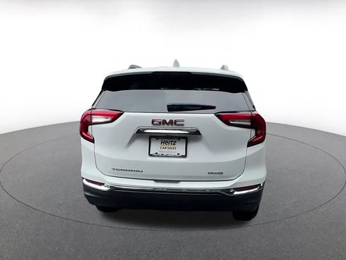 Used 2024 GMC Terrain SLT image 12
