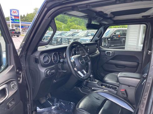 Used 2018 Jeep Wrangler Unlimited Sahara w/ Dual Top Group AWD/4WD image 15