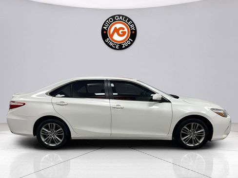 Used 2017 Toyota Camry SE image 8