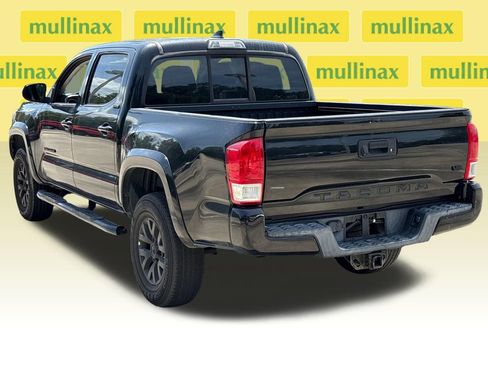 Used 2017 Toyota Tacoma SR5 w/ Tow Package RWD image 9