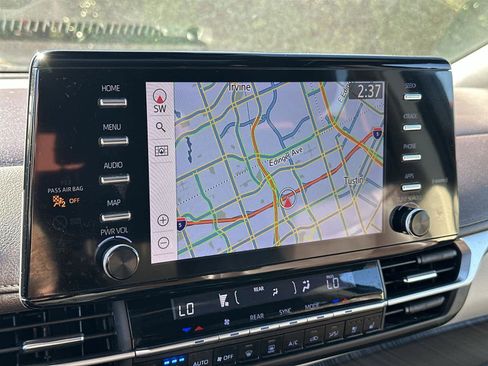 Used 2023 Toyota Sienna Platinum image 16