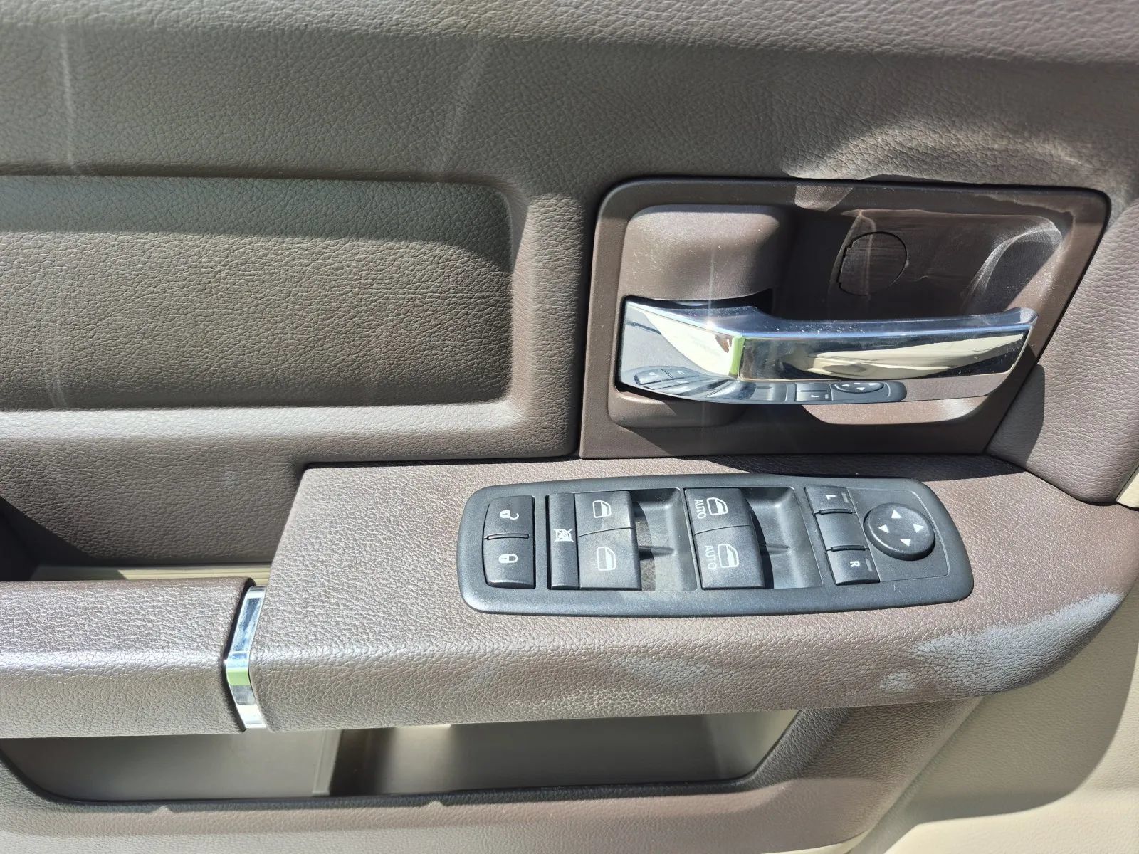 Used 2012 RAM 1500 Classic SLT RWD image 14