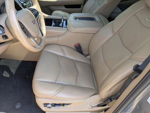 Used 2018 Cadillac Escalade ESV Platinum AWD/4WD image 16
