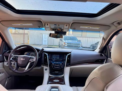 Used 2017 Cadillac Escalade Premium Luxury AWD/4WD image 5