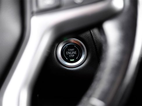 Used 2022 Chevrolet Suburban LT image 17