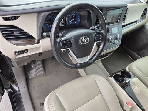 Certified 2020 Toyota Sienna XLE Premium image 11