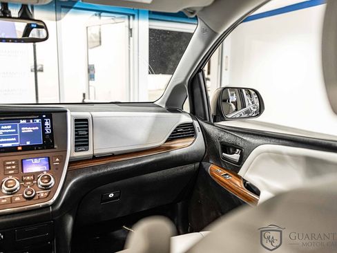 Used 2016 Toyota Sienna Limited Premium w/ Protection Package image 38