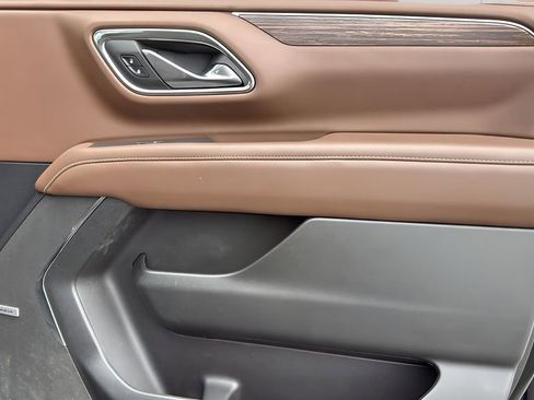 Used 2023 Chevrolet Tahoe High Country w/ LPO, Illumination Package image 10