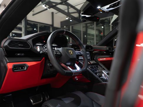 Used 2022 Lamborghini Urus AWD/4WD image 14