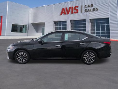 Used 2025 Nissan Altima 2.5 SV FWD image 10