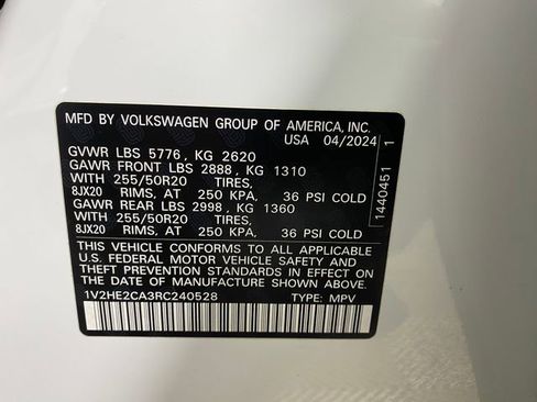 Used 2024 Volkswagen Atlas Cross Sport SE image 32