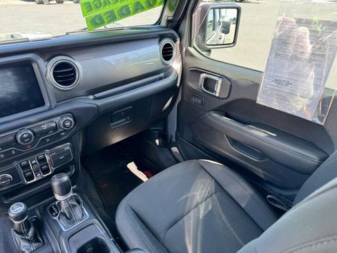 Used 2019 Jeep Wrangler Unlimited Sahara w/ Uconnect 4C Nav & Sound Group AWD/4WD image 22