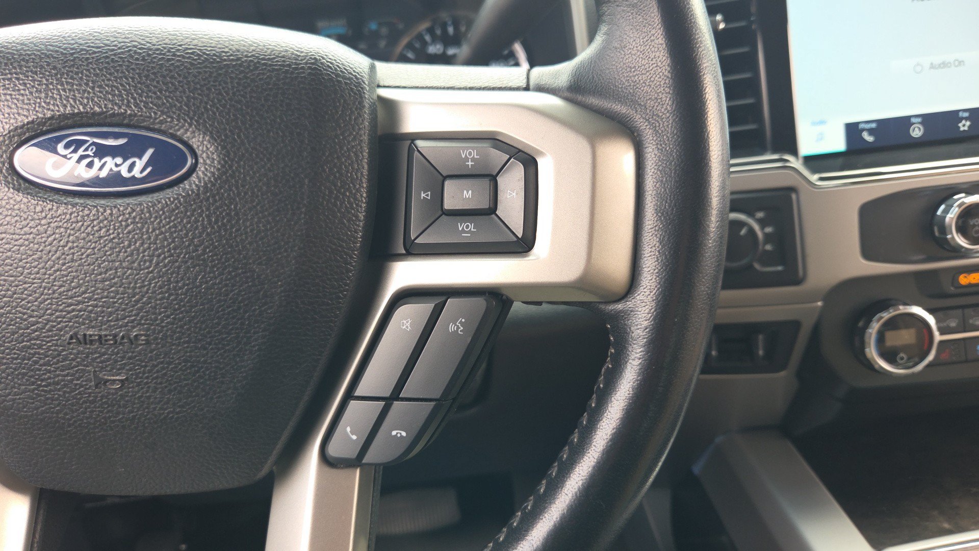 Used 2022 Ford F250 Lariat w/ Lariat Ultimate Package AWD/4WD image 11
