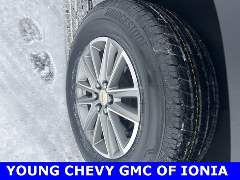 Used 2023 Chevrolet Traverse LT image 10