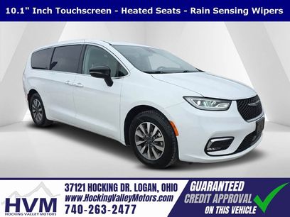 Used 2024 Chrysler Pacifica Select