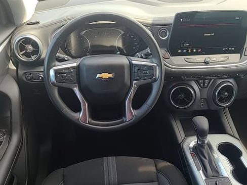 Used 2025 Chevrolet Blazer LT AWD/4WD image 11