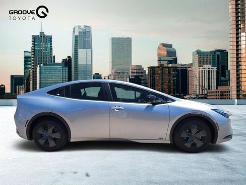 Used 2025 Toyota Prius LE AWD/4WD image 7
