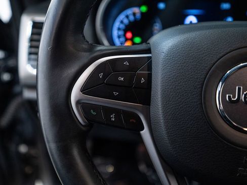 Used 2019 Jeep Grand Cherokee Laredo w/ Security & Convenience Group AWD/4WD image 19