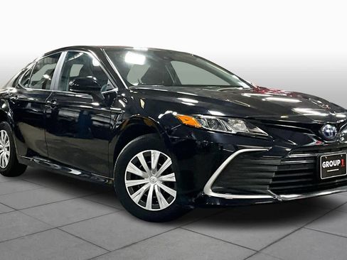 Used 2023 Toyota Camry LE image 3