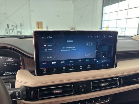 Used 2022 Lincoln Nautilus Reserve image 3