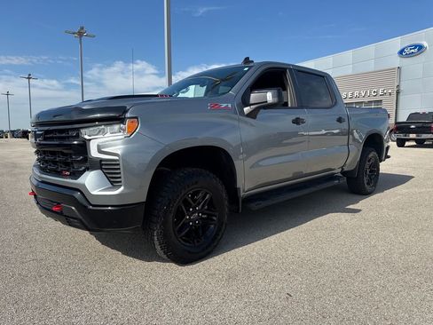 Used 2023 Chevrolet Silverado 1500 LT Trail Boss w/ LT Trail Boss Premium Package AWD/4WD image 2