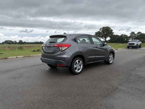 Certified 2021 Honda HR-V LX image 5