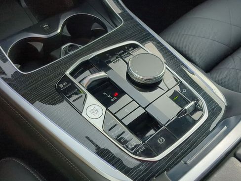 Used 2025 BMW X7 xDrive40i w/ M Sport Package image 19