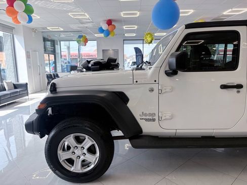 Used 2018 Jeep Wrangler Unlimited Sport S AWD/4WD image 6