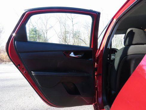 Used 2019 Kia Forte S image 18